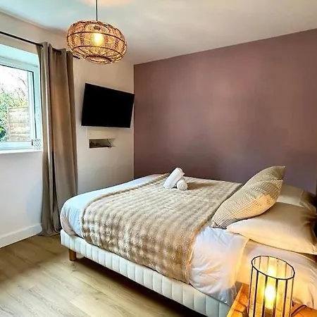 Genin - 2 Bedrooms - 5 Center & Parking